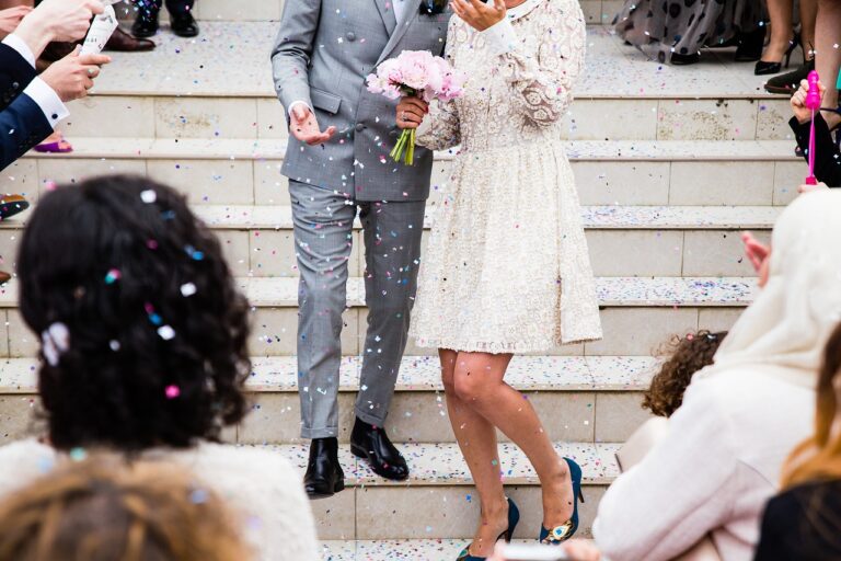En el nuevo artículo del blog vamos a contarte todo lo que debes saber sobre los trajes de novio para boda civil.