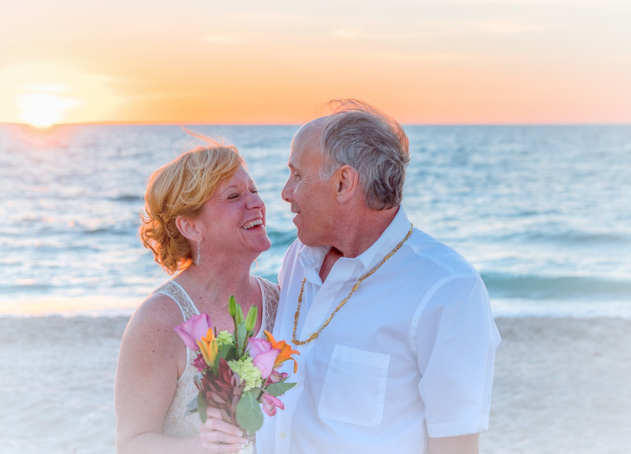 ¿Cómo debe ser un traje de novio informal? te daremos algunos consejos y recomendaciones para vestir en tu boda con un traje de novio informal