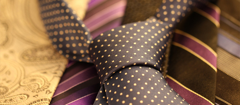 Elegancia nupcial: ¿pajarita o corbata para el novio? Encuentra la elección perfecta para tu boda