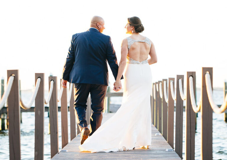 Si vas a buscar trajes de novio tallas grandes, hay algunas cosas que deberías tener en consideración, te lo contamos todo.