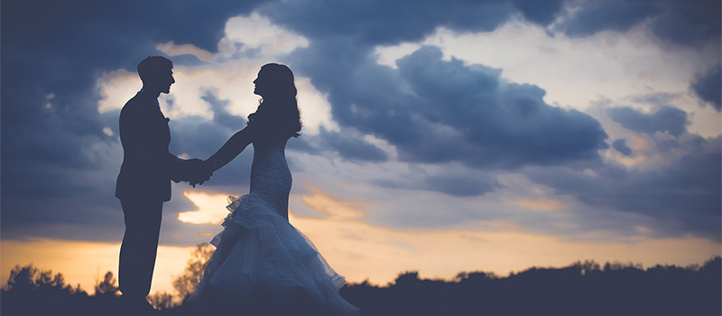 Casi todo el mundo tiene claro cómo debe ser su vestimenta para una boda en verano, pero... ¿Y si es la boda en invierno?