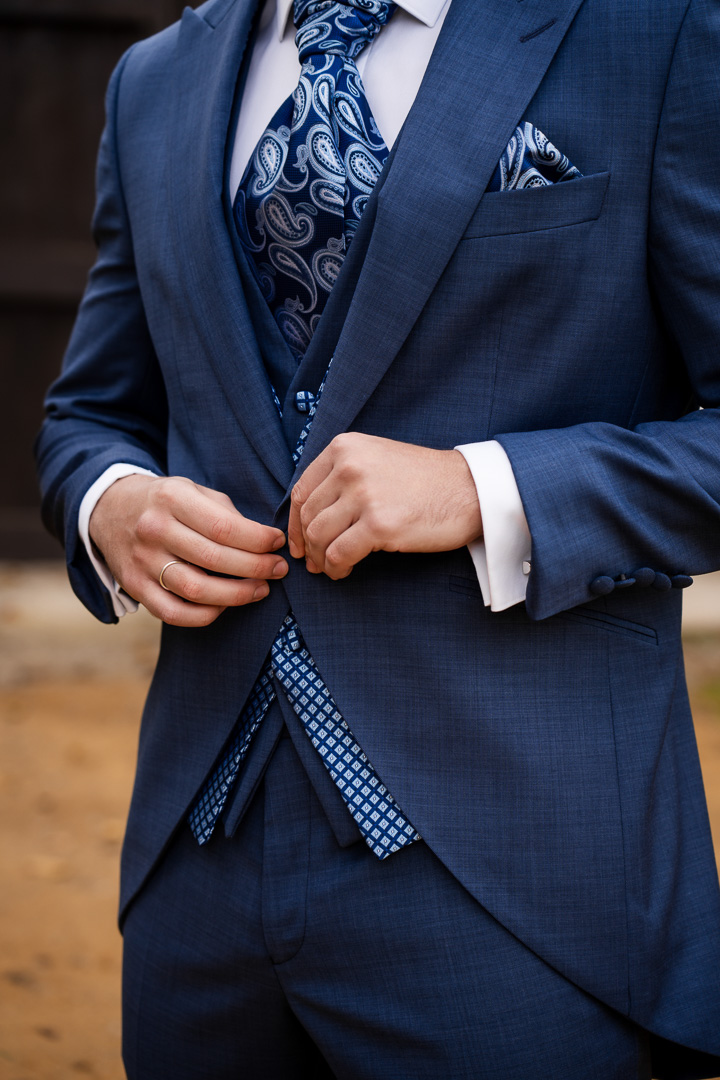 Traje de boda azul
