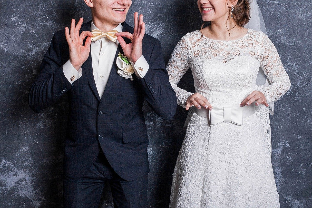 Consejos para encontrar el traje de novio perfecto si eres bajito