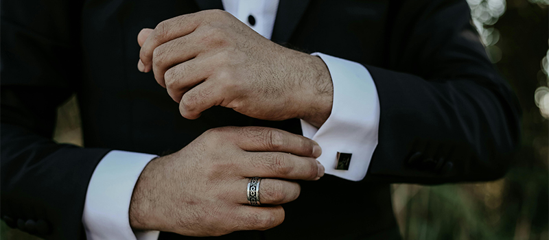 Ya que en anteriores artículos hemos hablado mucho sobre el traje de novio en sí, hoy nos centraremos en los accesorios para novios.