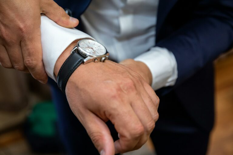 Accesorios para novio: ¿Gemelos, reloj o pañuelo? | Paycar´s